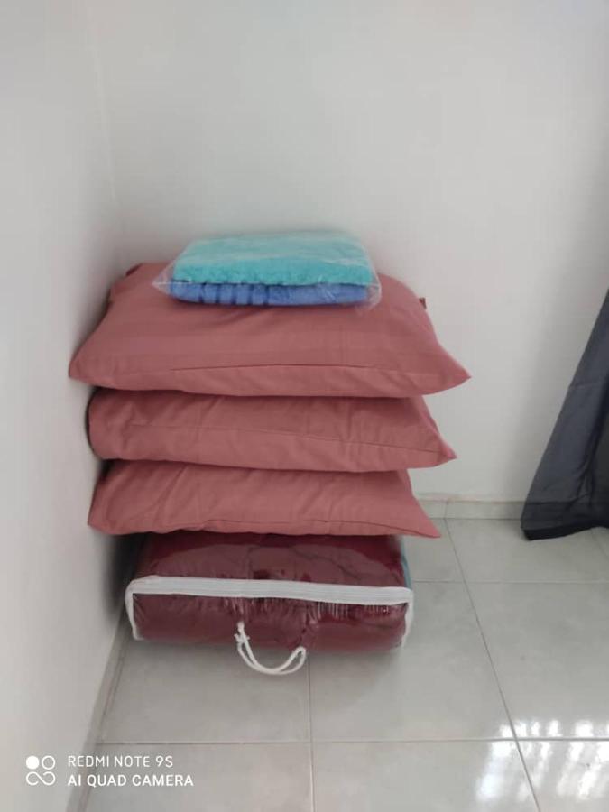 R&R Homestay Simpang Renggam Luaran gambar